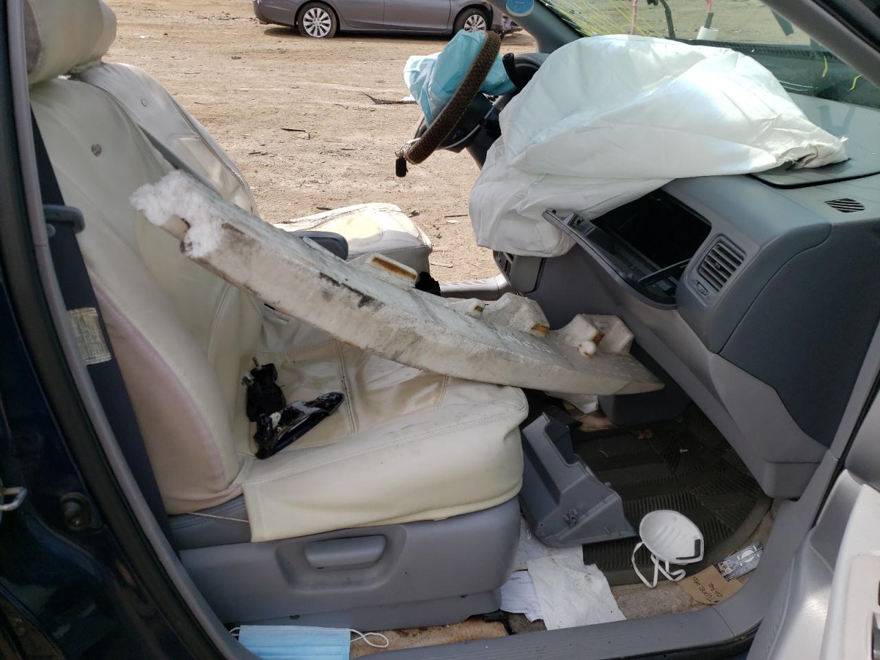Photo 5 from auction – 2002 TOYOTA SIENNA LE with VIN 4T3ZF13CX2U501770