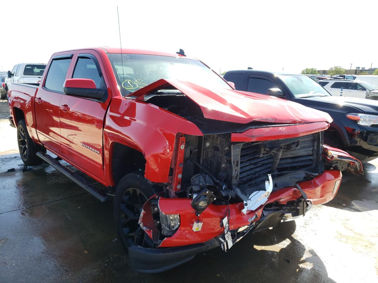 CHEVROLET SILVERADO 2018 with VIN 3GCUKREC9JG111663 - Photo from auction