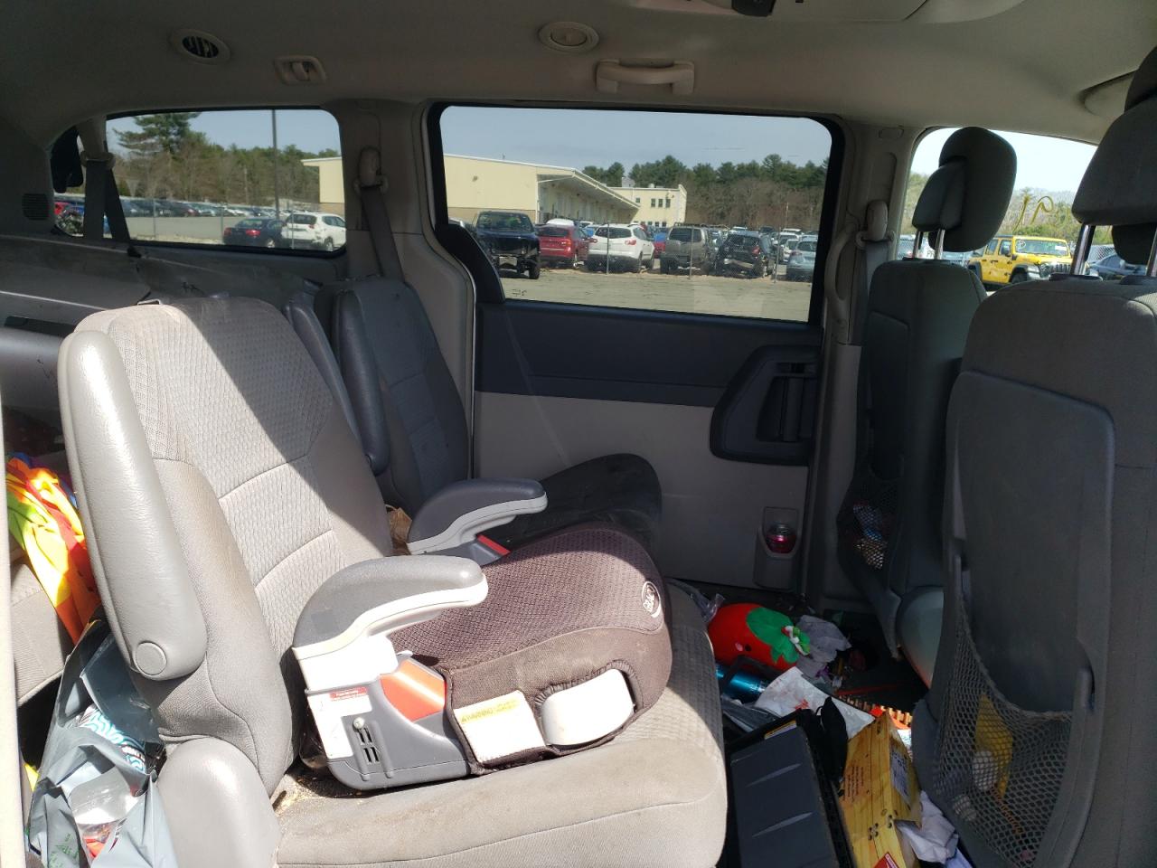 Photo 6 from auction – 2010 CHRYSLER TOWN & COU with VIN 2A4RR2D19AR423933