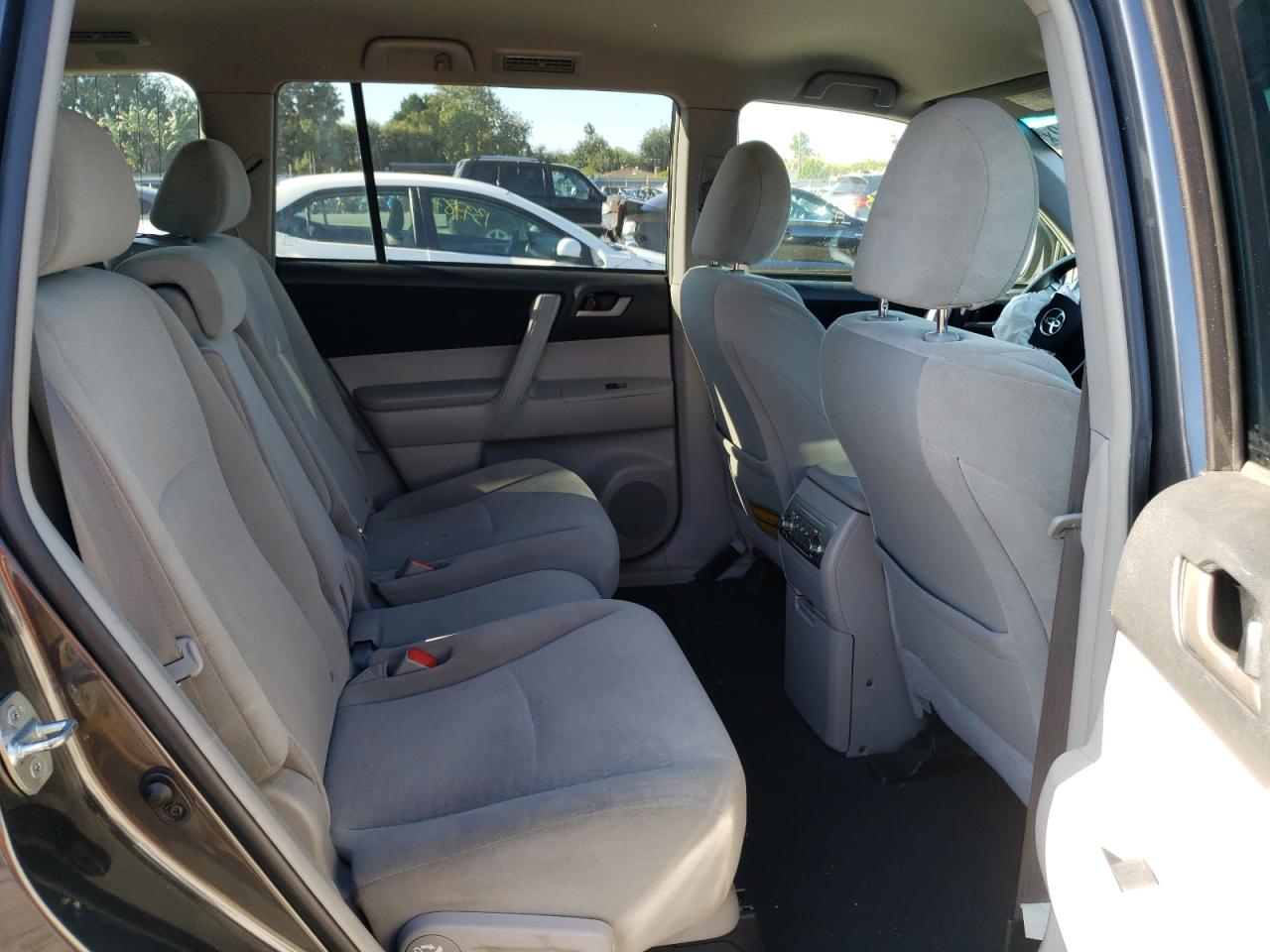 Photo 6 from auction – 2012 TOYOTA HIGHLANDER with VIN 5TDZK3EH5CS057653