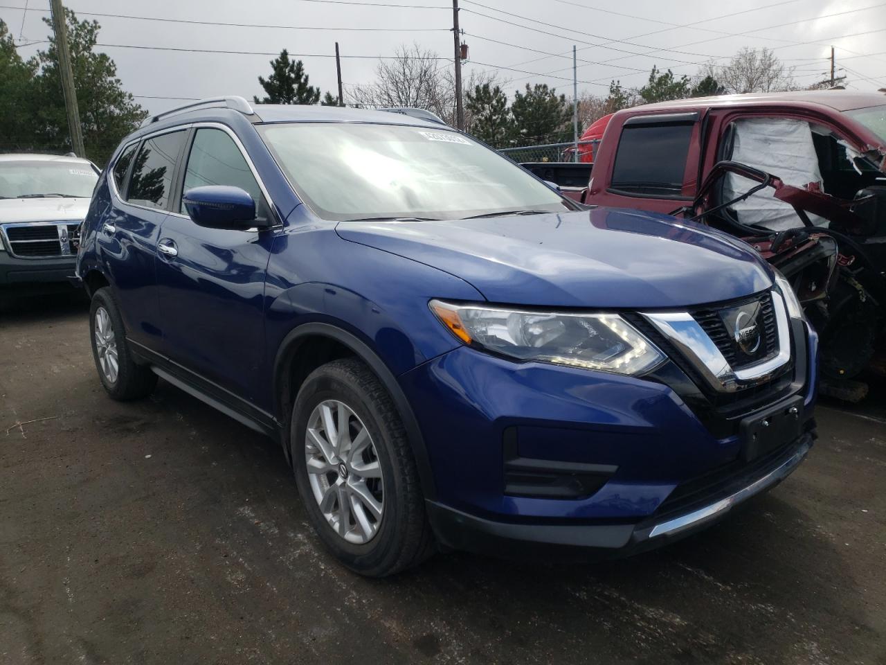 NISSAN ROGUE SV 2017 with VIN 5N1AT2MVXHC889313 - Photo from auction