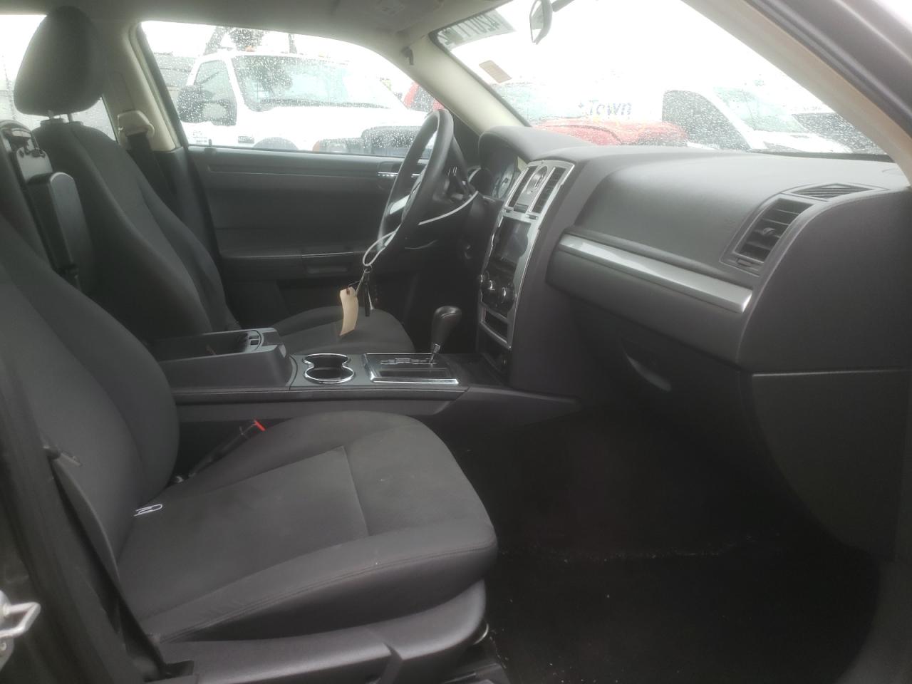 Photo 5 from auction – 2008 CHRYSLER 300 LX with VIN 2C3KA43R38H176379