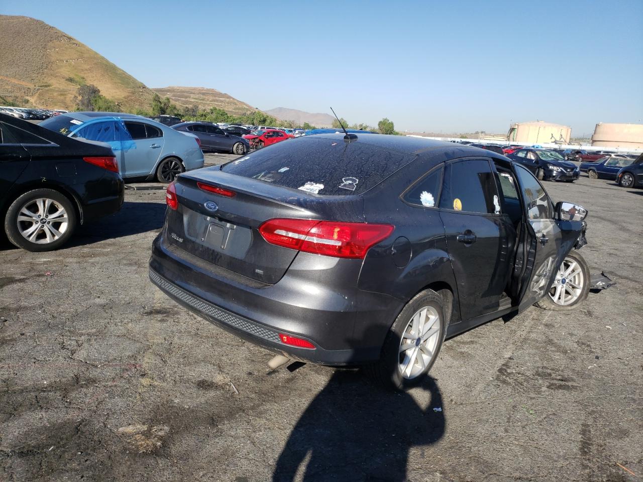 Photo 4 from auction – 2017 FORD FOCUS SE with VIN 1FADP3F25HL278156