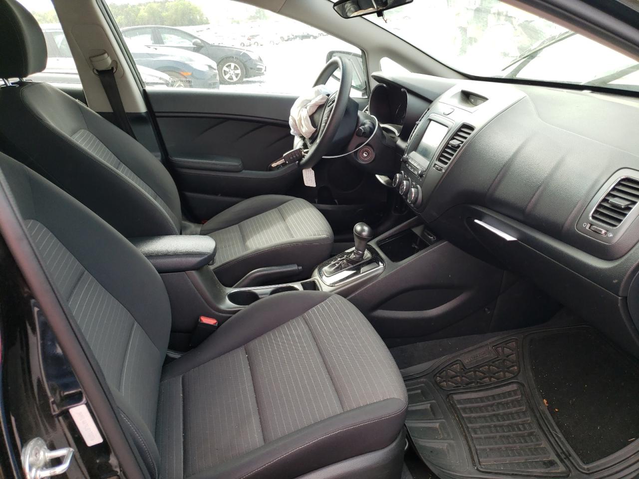 Photo 5 from auction – 2018 KIA FORTE LX with VIN 3KPFL4A74JE170276