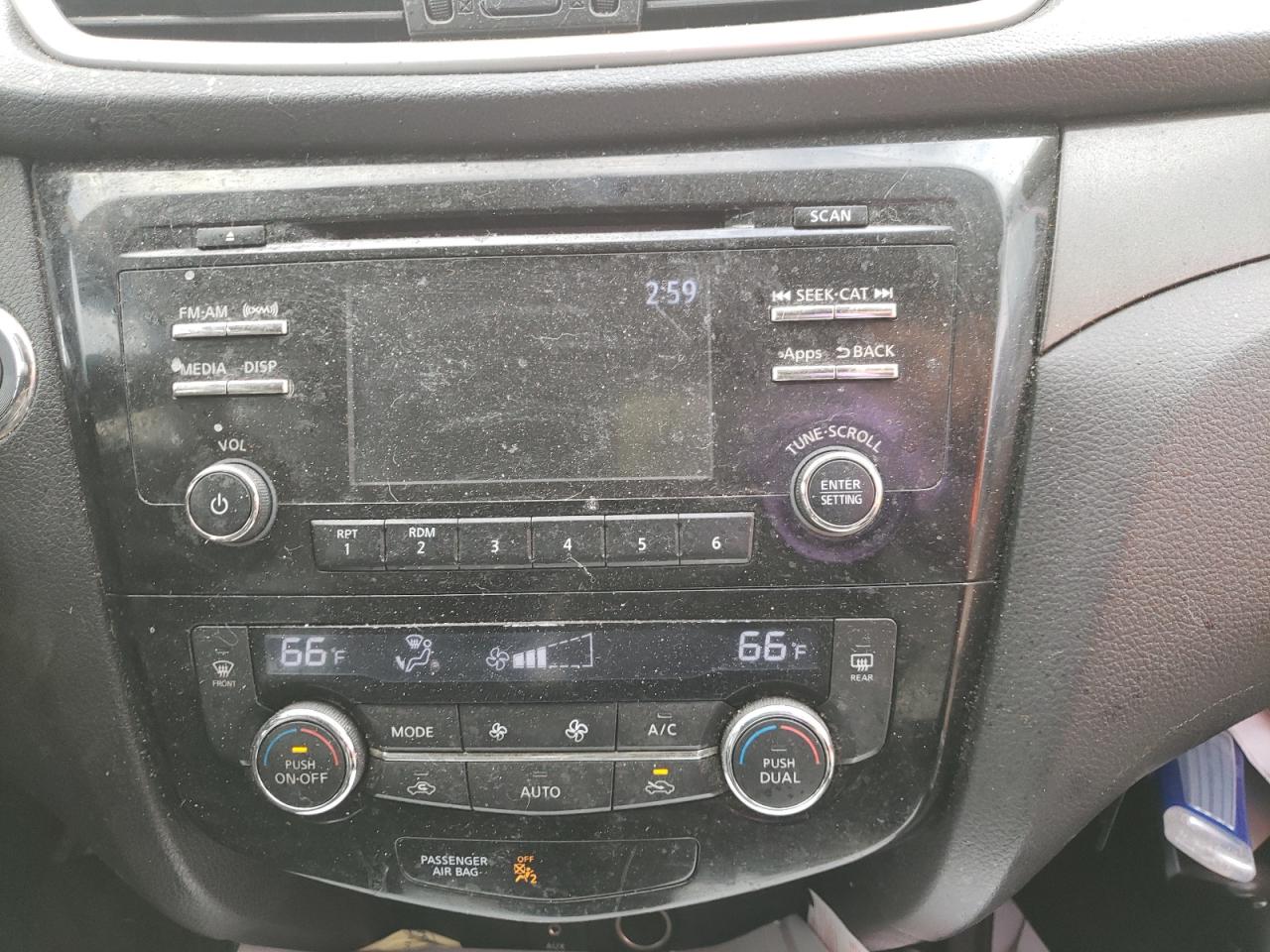 Photo 9 from auction – 2015 NISSAN ROGUE S with VIN 5N1AT2MV1FC863079