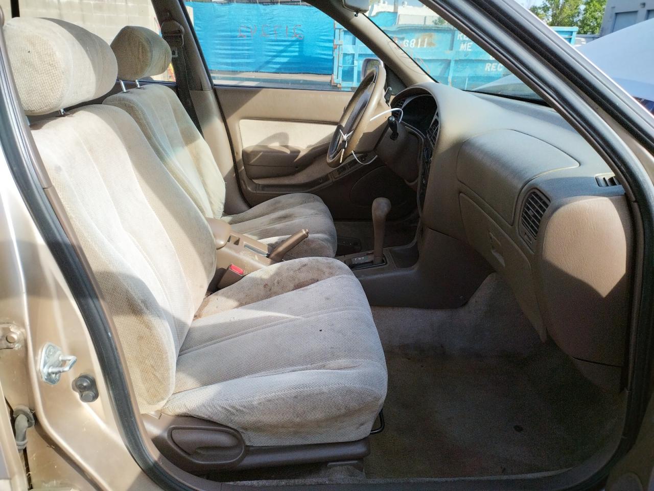 Photo 5 from auction – 1995 TOYOTA CAMRY LE with VIN JT2SK12E7S0331185