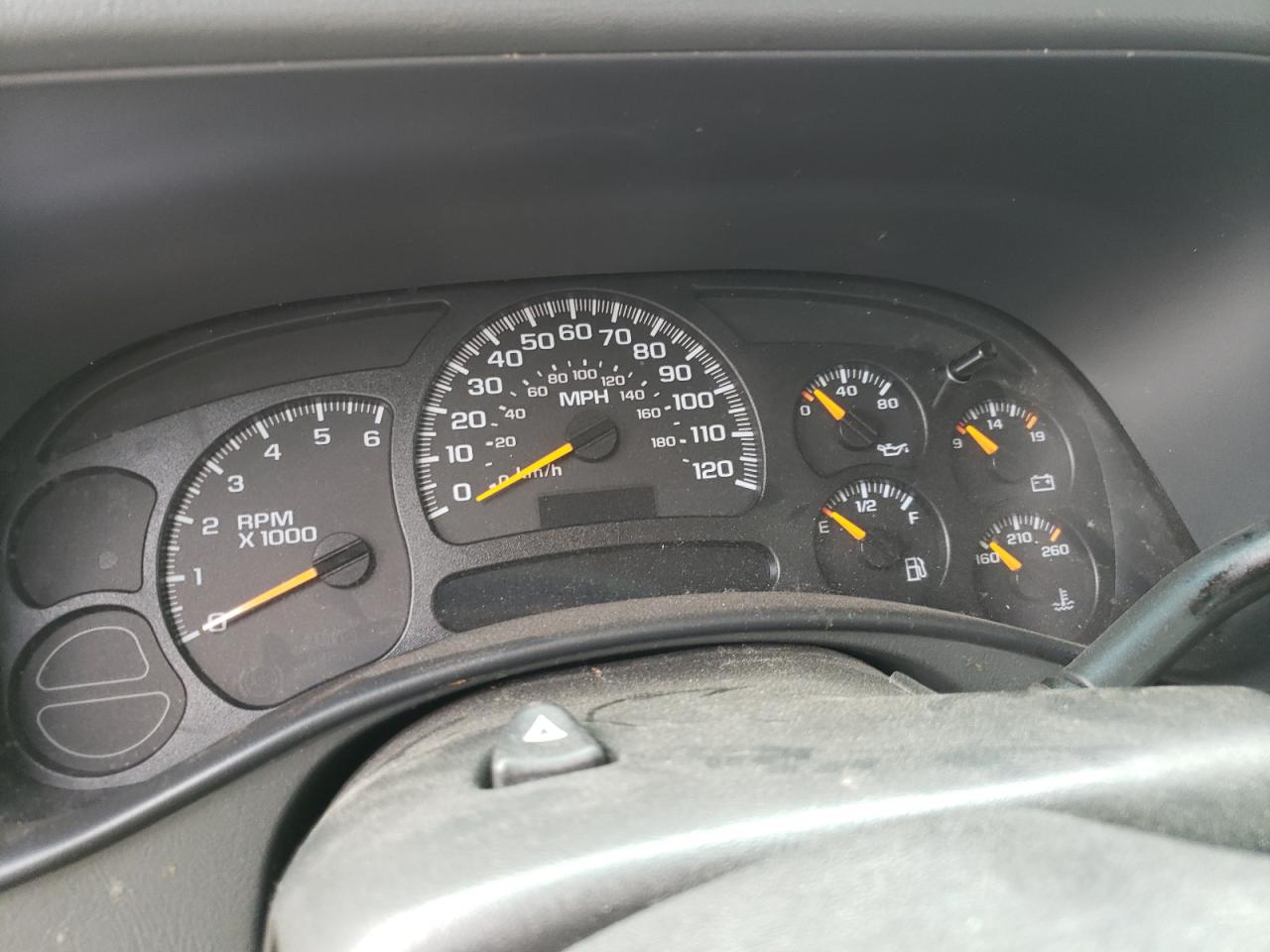 Photo 8 from auction – 2004 CHEVROLET SILVERADO with VIN 1GCEC19T94E400860