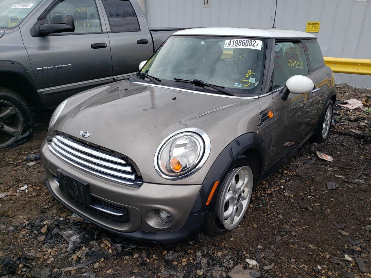 Photo 2 from auction – 2011 MINI COOPER with VIN WMWSU3C53BT253205