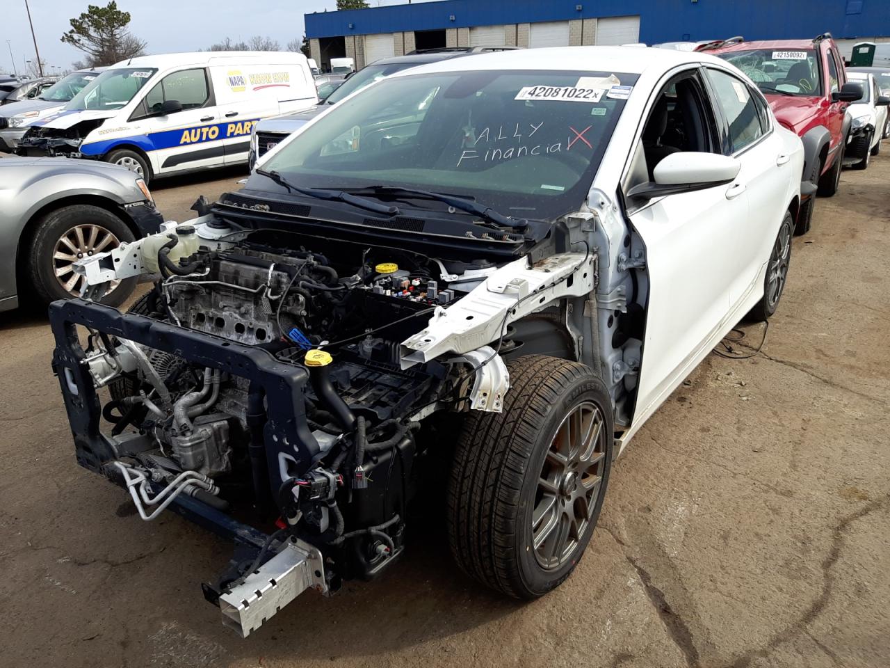 Photo 2 from auction – 2015 CHRYSLER 200 LIMITE with VIN 1C3CCCAB2FN572225