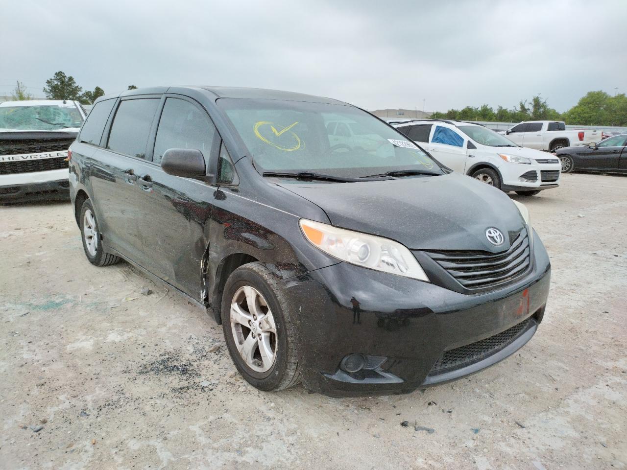 TOYOTA SIENNA 2015 with VIN 5TDZK3DC9FS529640 - Photo from auction