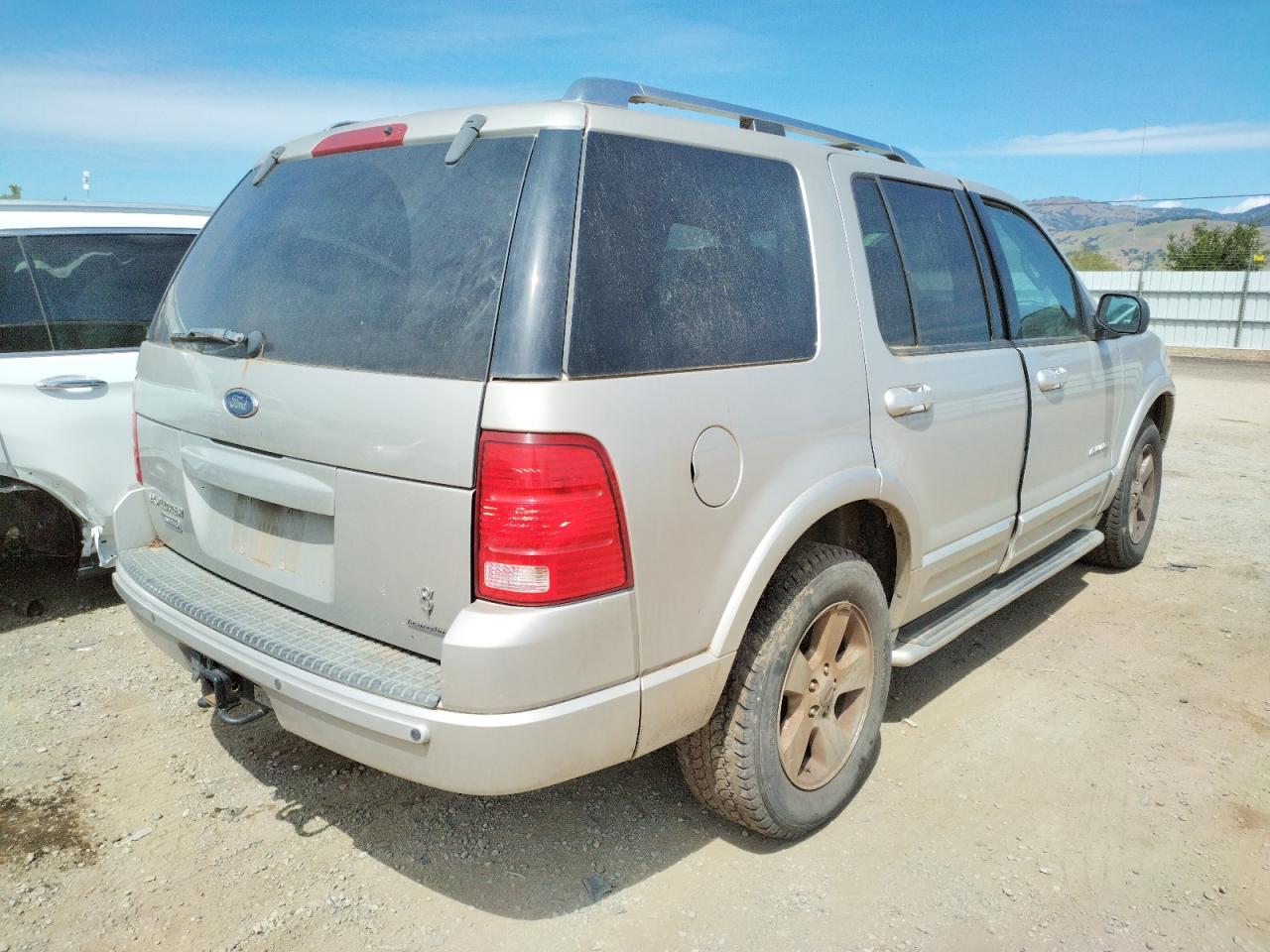 Photo 4 from auction – 2004 FORD EXPLORER L with VIN 1FMDU75W54ZA72174