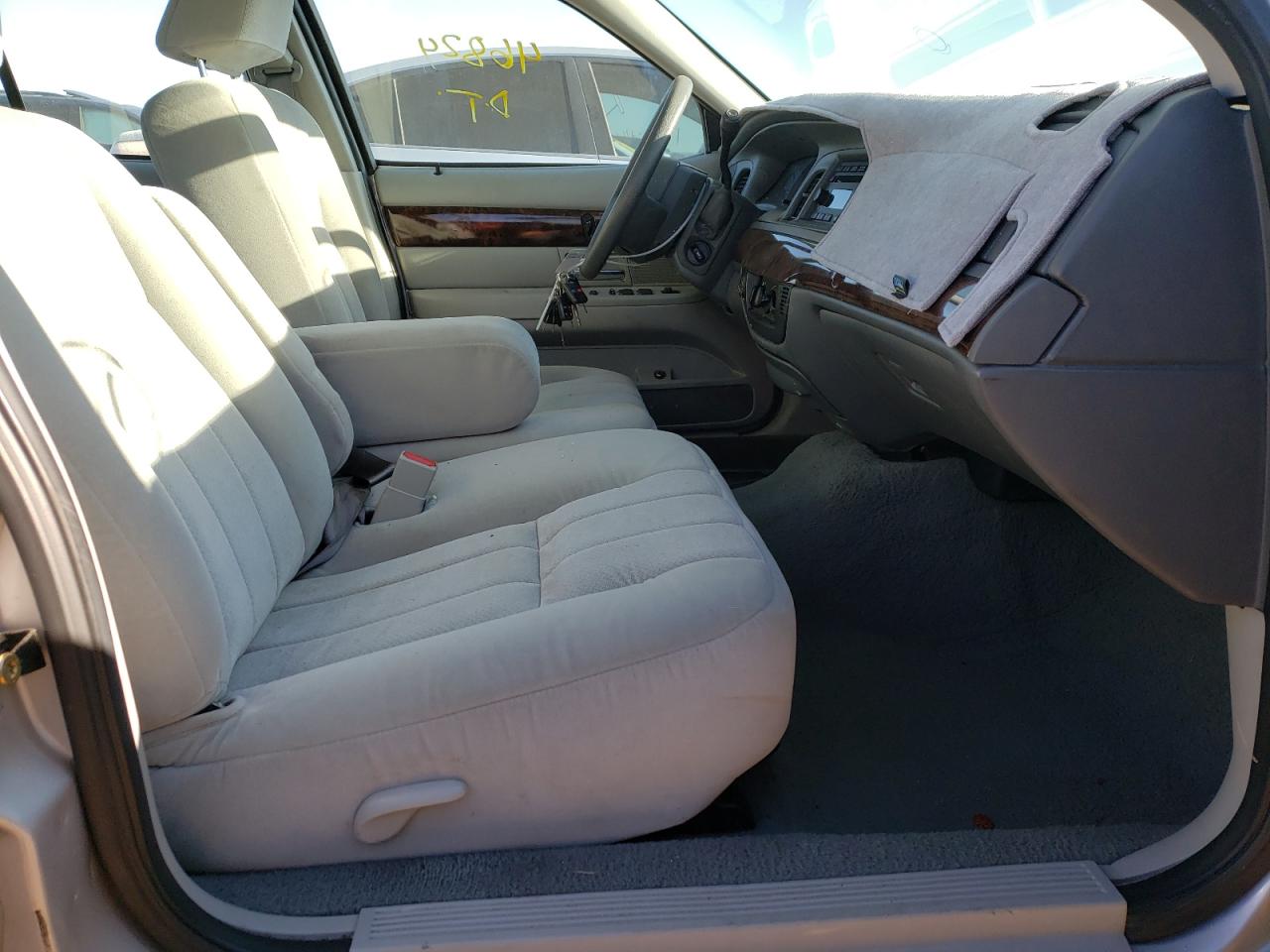 Photo 5 from auction – 2005 MERCURY GRAND MARQ with VIN 2MEFM74W05X653134