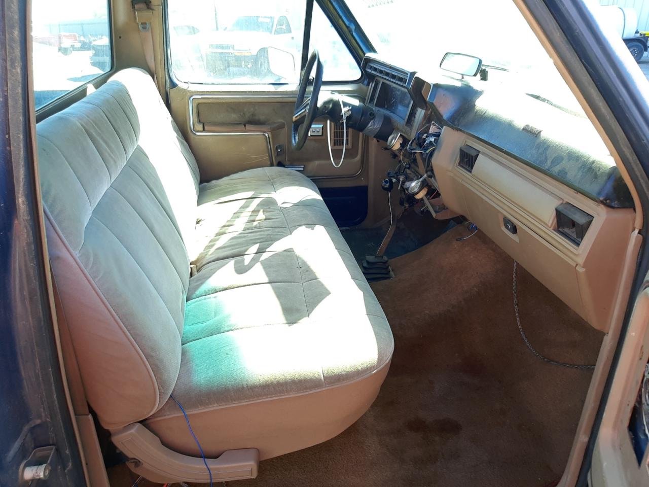 Photo 5 from auction – 1986 FORD F150 with VIN 1FTEF15N0GPB20106