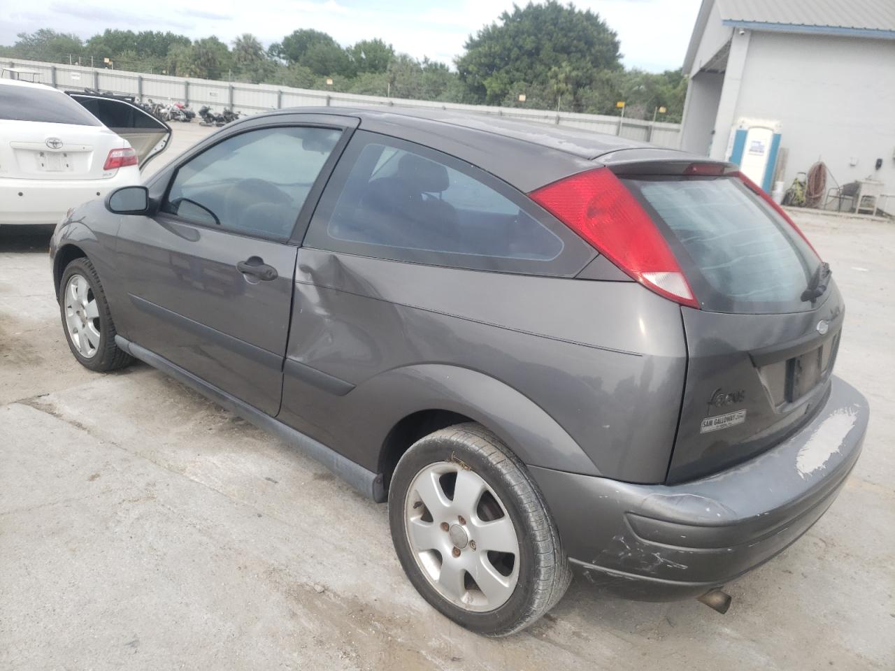 Photo 3 from auction – 2002 FORD FOCUS ZX3 with VIN 3FAFP31352R223269