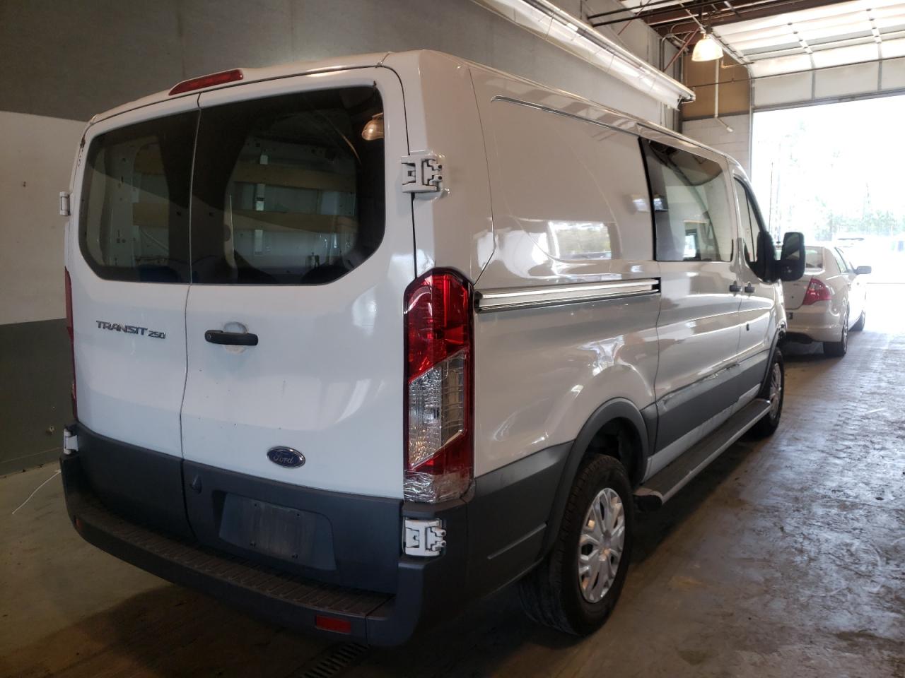 Photo 4 from auction – 2018 FORD TRANSIT T- with VIN 1FTYR1YM5JKA63252