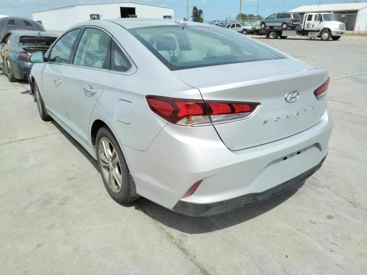 Photo 3 from auction – 2019 HYUNDAI SONATA LIM with VIN 5NPE34AF0KH816672