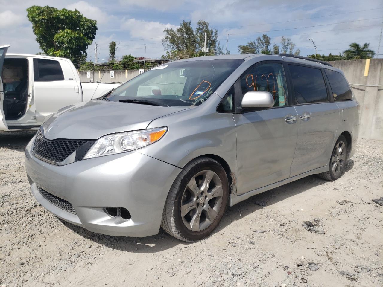 Photo 2 from auction – 2014 TOYOTA SIENNA SPO with VIN 5TDXK3DCXES473441