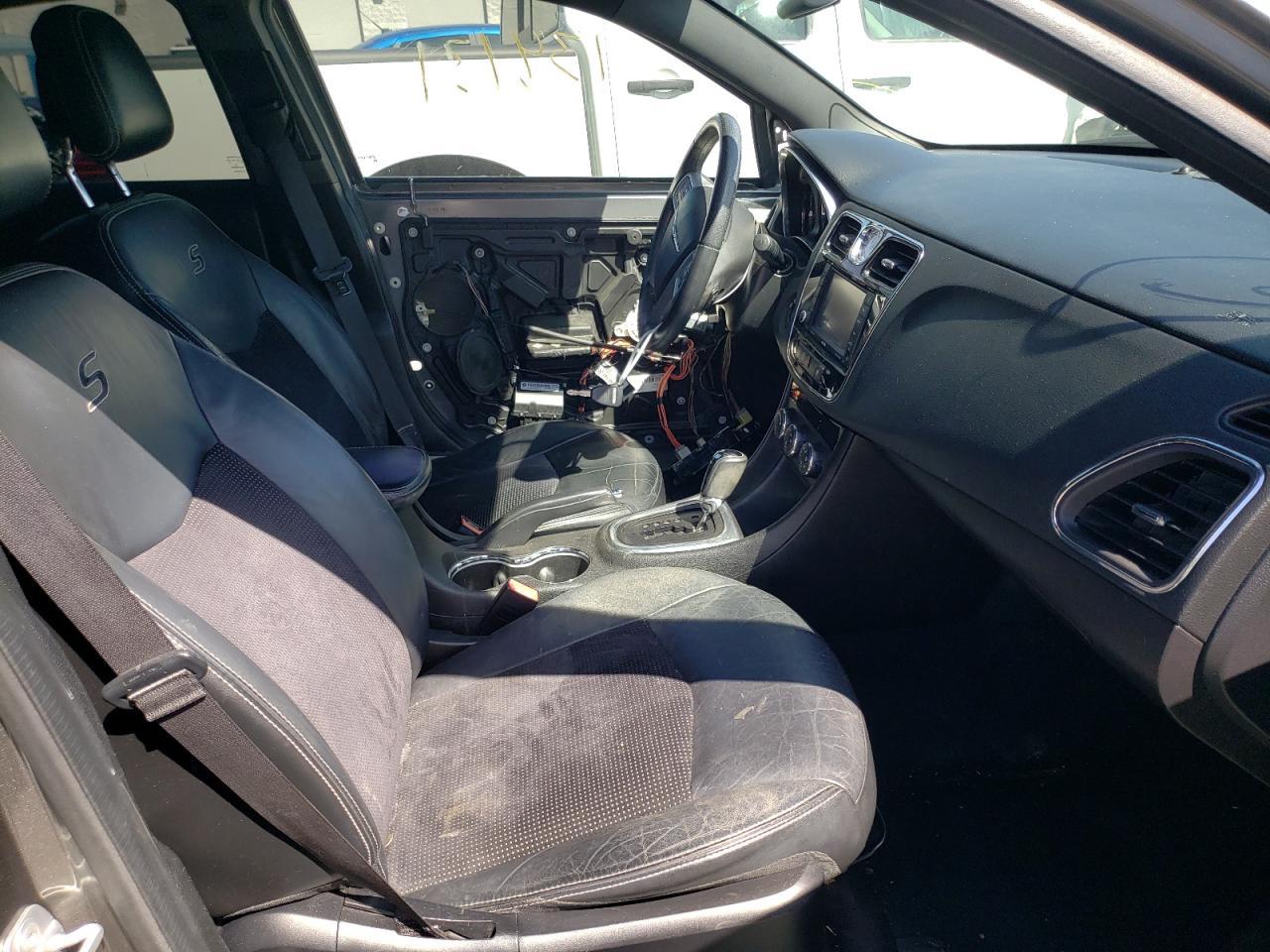 Photo 5 from auction – 2013 CHRYSLER 200 LIMITE with VIN 1C3CCBCG8DN728509