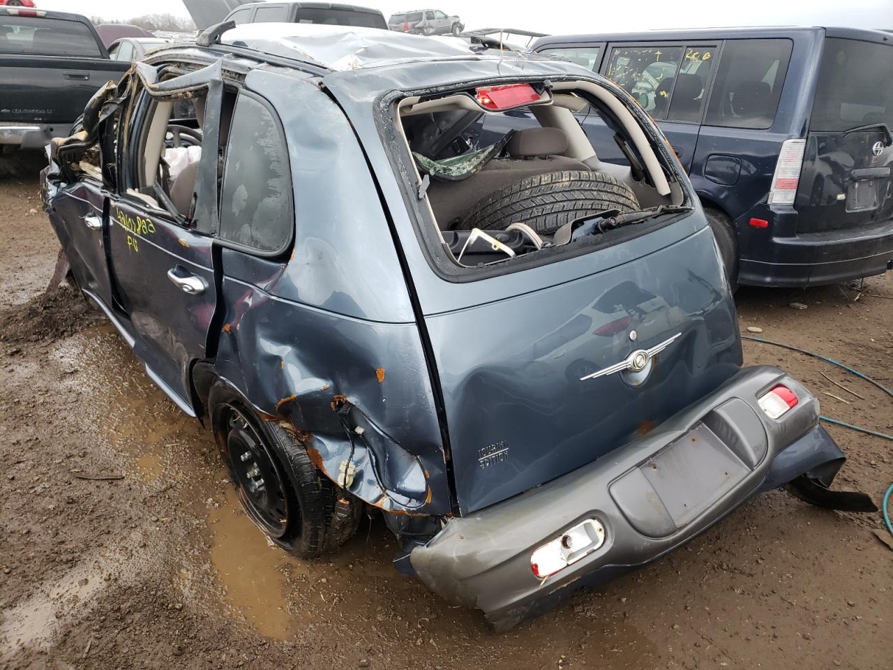 Photo 3 from auction – 2002 CHRYSLER PT CRUISER with VIN 3C8FY58B32T279759