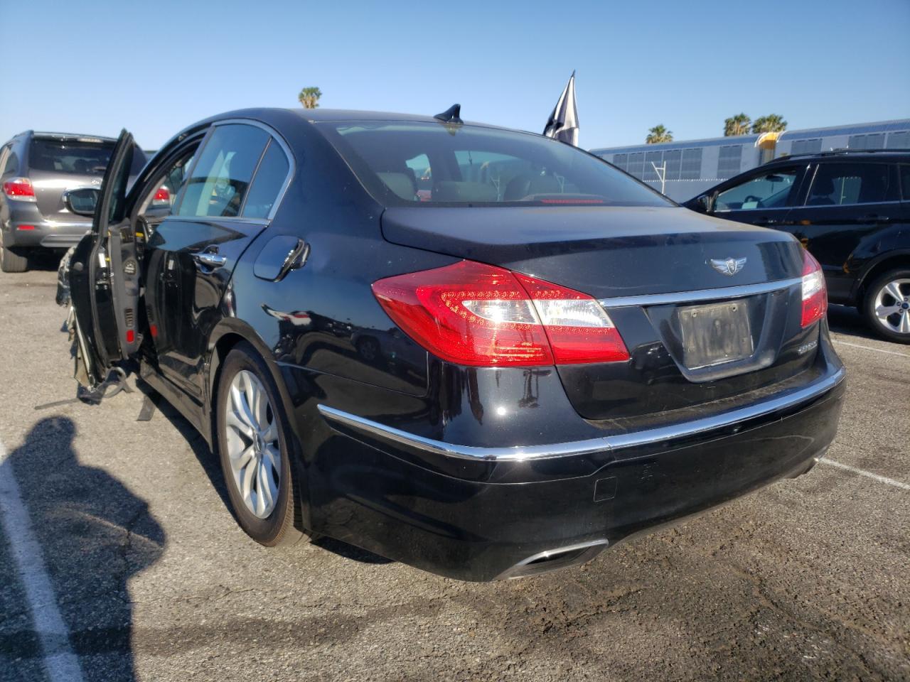 Photo 3 from auction – 2012 HYUNDAI GENESIS 3. with VIN KMHGC4DD4CU152494