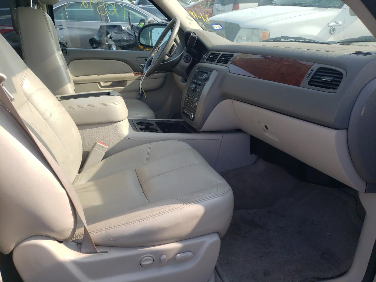 Photo 5 from auction – 2011 GMC YUKON SLT with VIN 1GKS2CE02BR356918