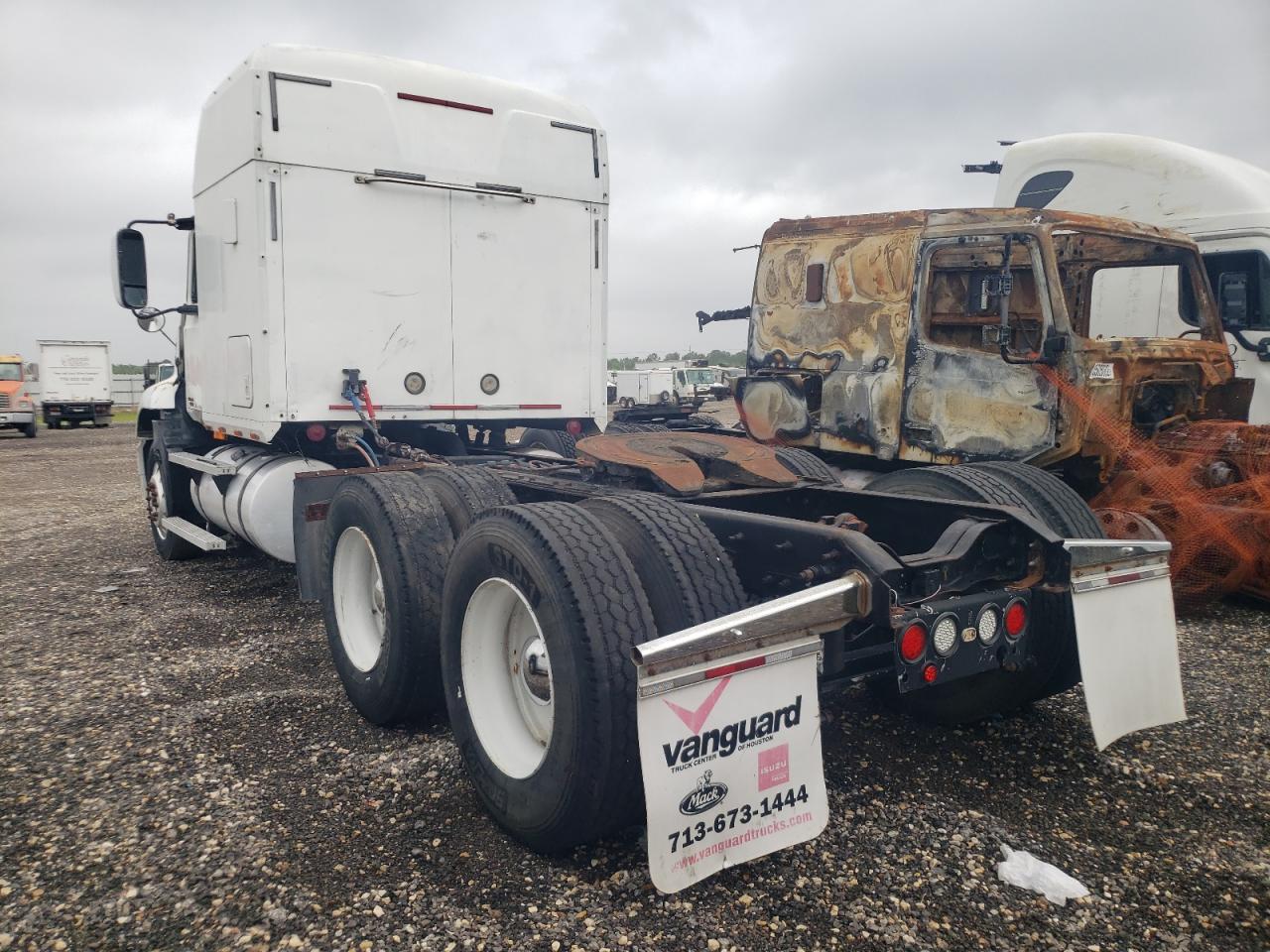 Photo 3 from auction – 2001 MACK 600 CX600 with VIN 1M1AE07Y81W006757