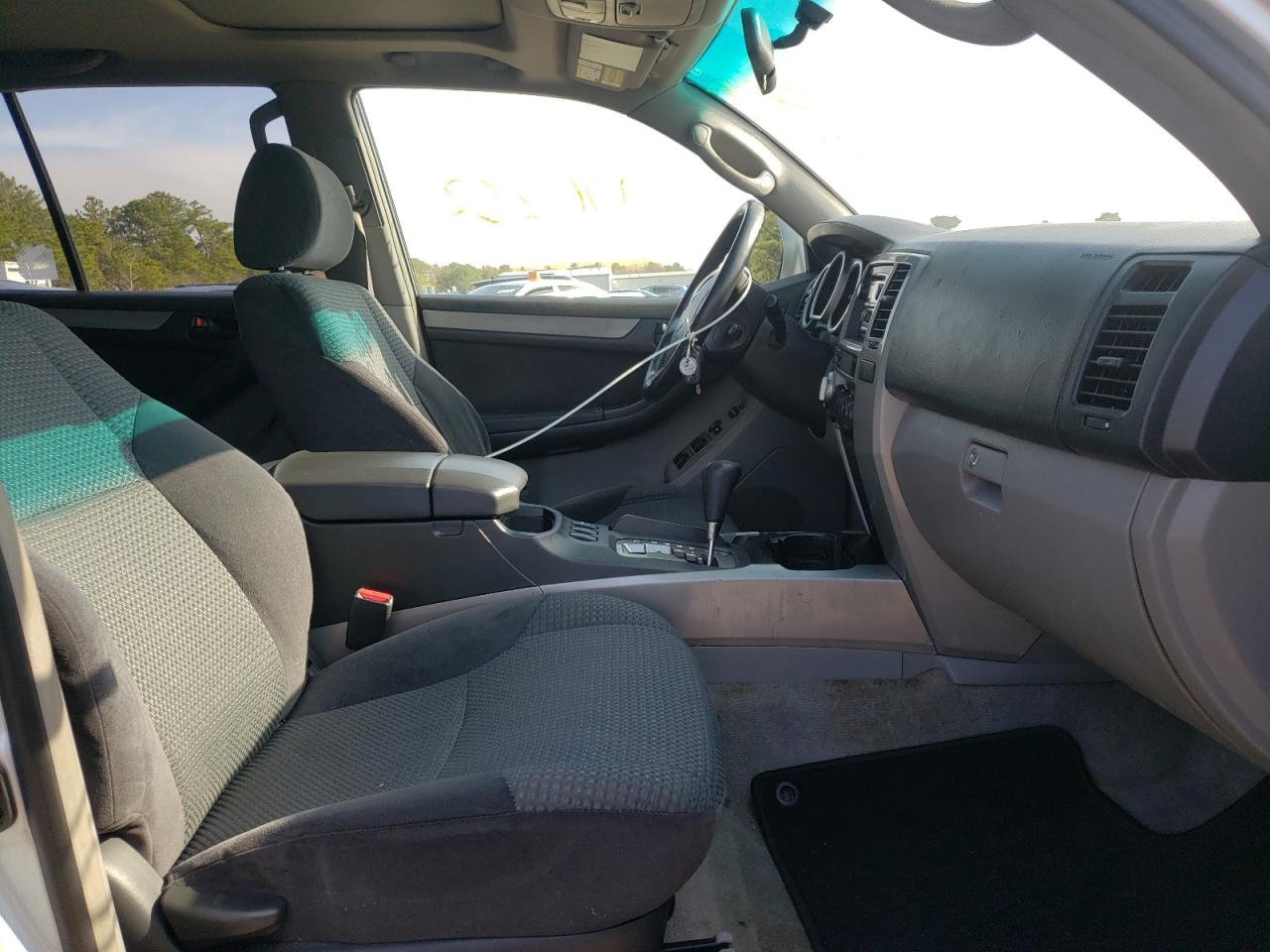 Photo 5 from auction – 2003 TOYOTA 4RUNNER SR with VIN JTEBT14R330018569