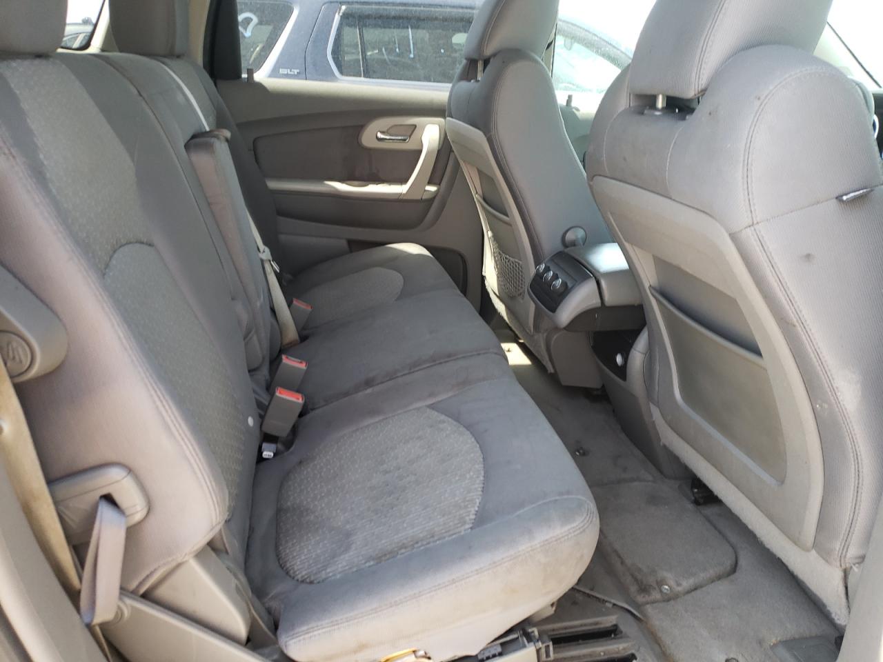 Photo 6 from auction – 2011 CHEVROLET TRAVERSE L with VIN 1GNKRFED2BJ184925