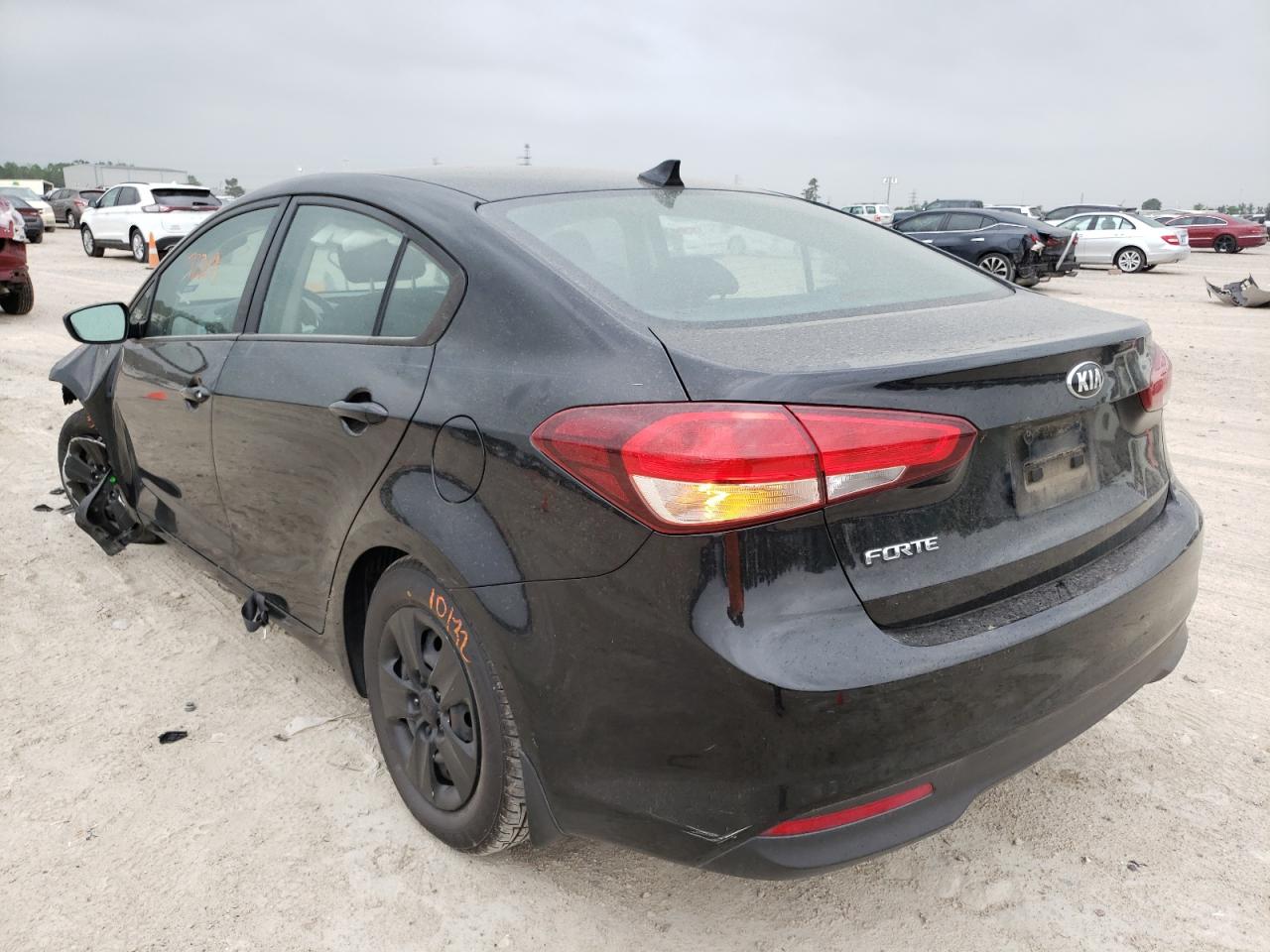 Photo 3 from auction – 2018 KIA FORTE LX with VIN 3KPFK4A73JE165265