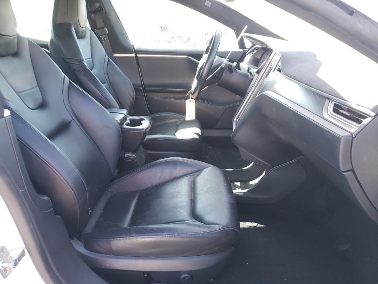 Photo 5 from auction – 2016 TESLA MODEL S with VIN 5YJSA1E28GF132389