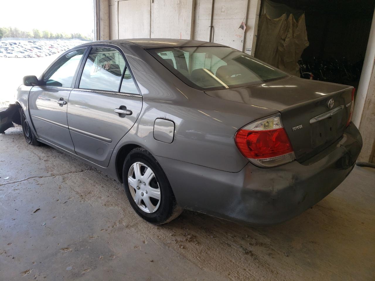 Photo 3 from auction – 2005 TOYOTA CAMRY LE with VIN 4T1BE32K75U569661