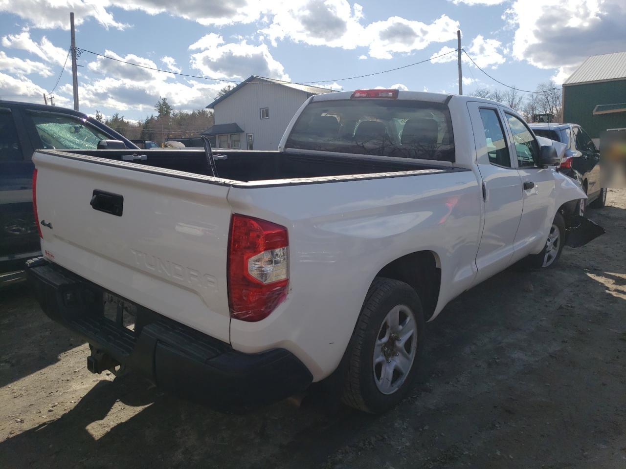 Photo 4 from auction – 2015 TOYOTA TUNDRA DOU with VIN 5TFUM5F11FX059870