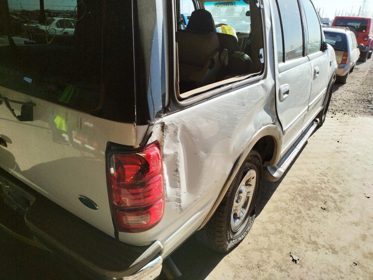 Photo 9 from auction – 2002 FORD EXPEDITION with VIN 1FMRU17L72LA74045