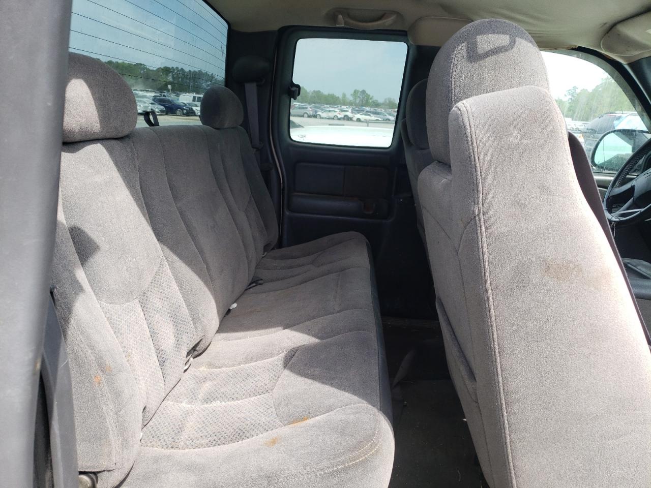 Photo 6 from auction – 2005 CHEVROLET SILVERADO with VIN 1GCEK19T15E173457