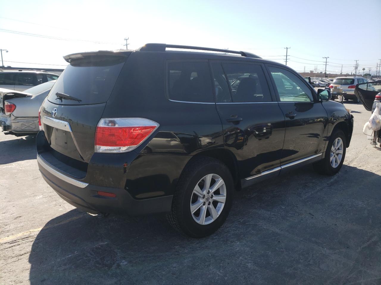 Photo 4 from auction – 2012 TOYOTA HIGHLANDER with VIN 5TDZK3EH5CS067535