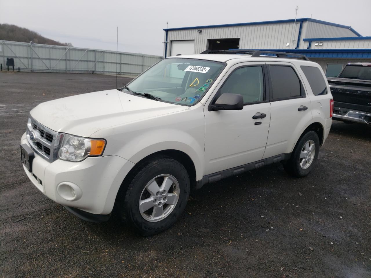 Photo 2 from auction – 2010 FORD ESCAPE XLT with VIN 1FMCU0D79AKB76460