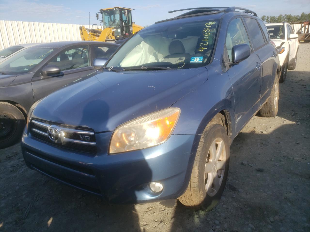Photo 2 from auction – 2006 TOYOTA RAV4 LIMIT with VIN JTMBK31VX65005040