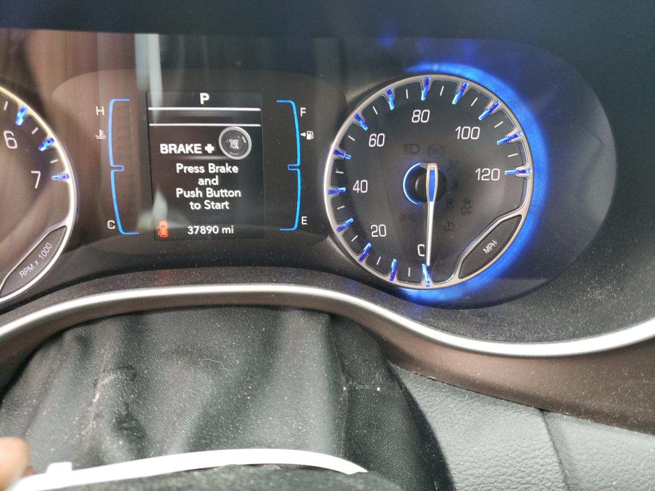 Photo 8 from auction – 2017 CHRYSLER PACIFICA T with VIN 2C4RC1BG4HR832201