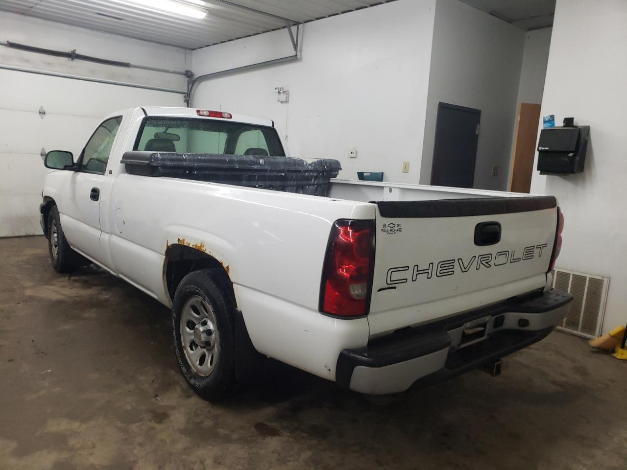 Photo 3 from auction – 2005 CHEVROLET SILVERADO with VIN 1GCEC14X25Z158174