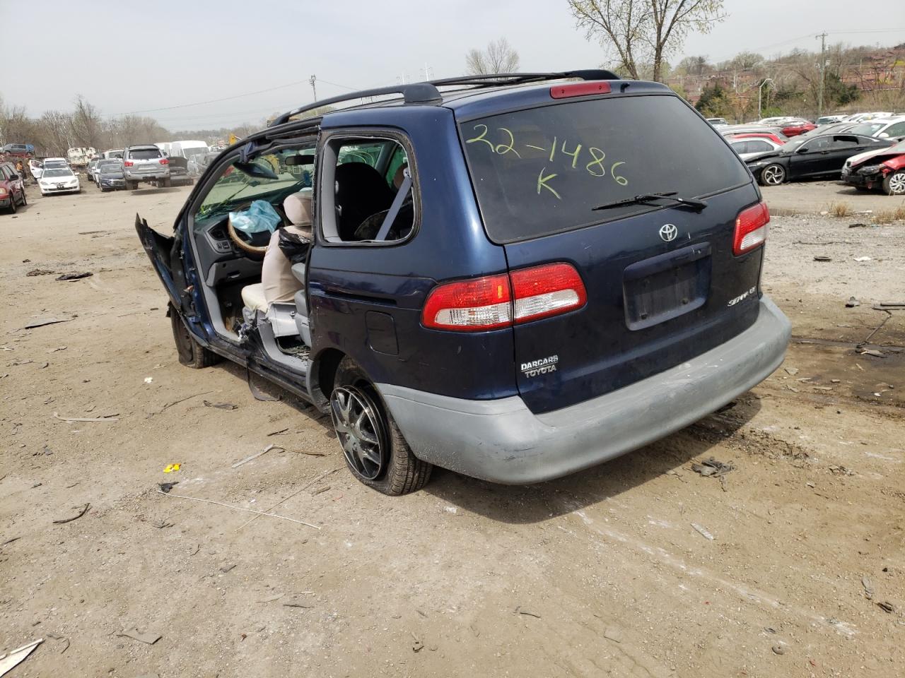 Photo 3 from auction – 2002 TOYOTA SIENNA LE with VIN 4T3ZF13CX2U501770