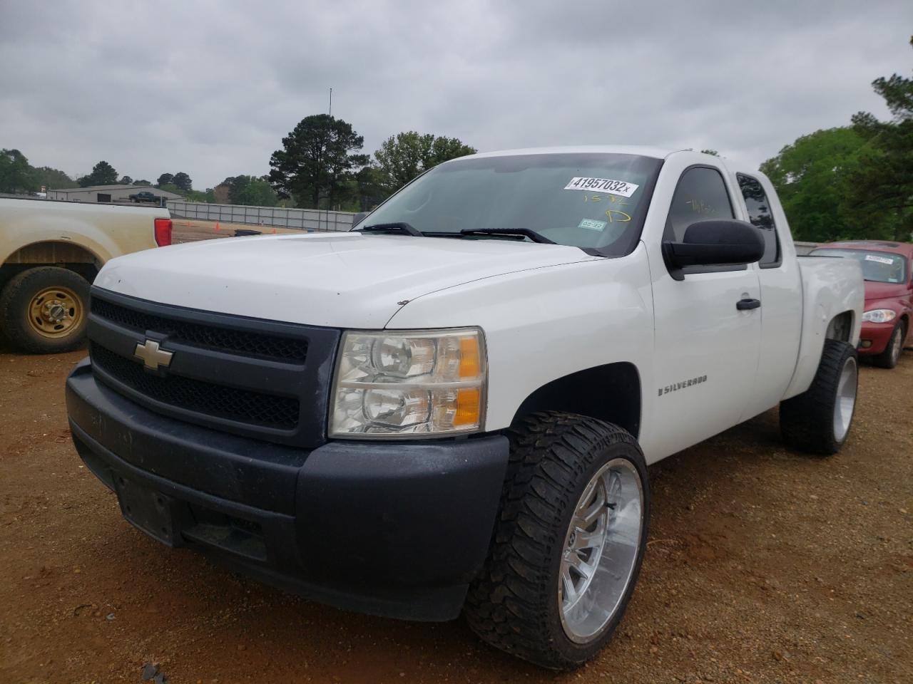 Photo 2 from auction – 2007 CHEVROLET SILVERADO with VIN 1GCEC19067Z591592