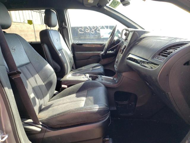 Photo 5 from auction – 2016 CHRYSLER TOWN & COU with VIN 2C4RC1HG3GR215488