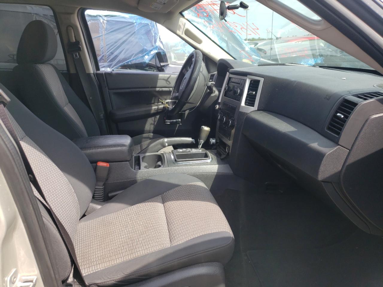 Photo 5 from auction – 2010 JEEP GRAND CHER with VIN 1J4PR4GK6AC145962