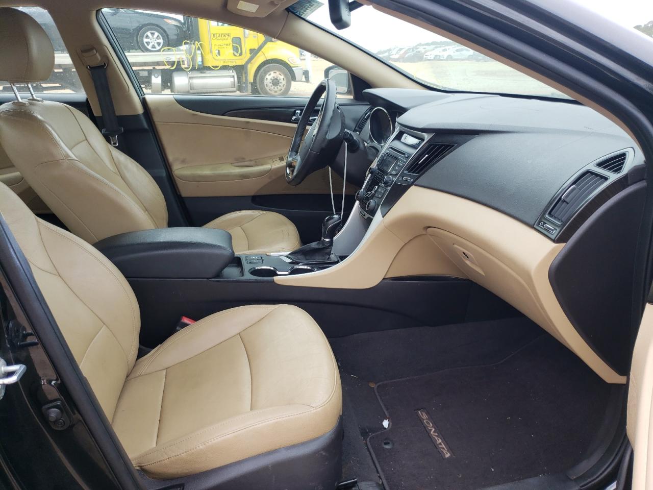 Photo 5 from auction – 2012 HYUNDAI SONATA SE with VIN 5NPEC4AC3CH431047