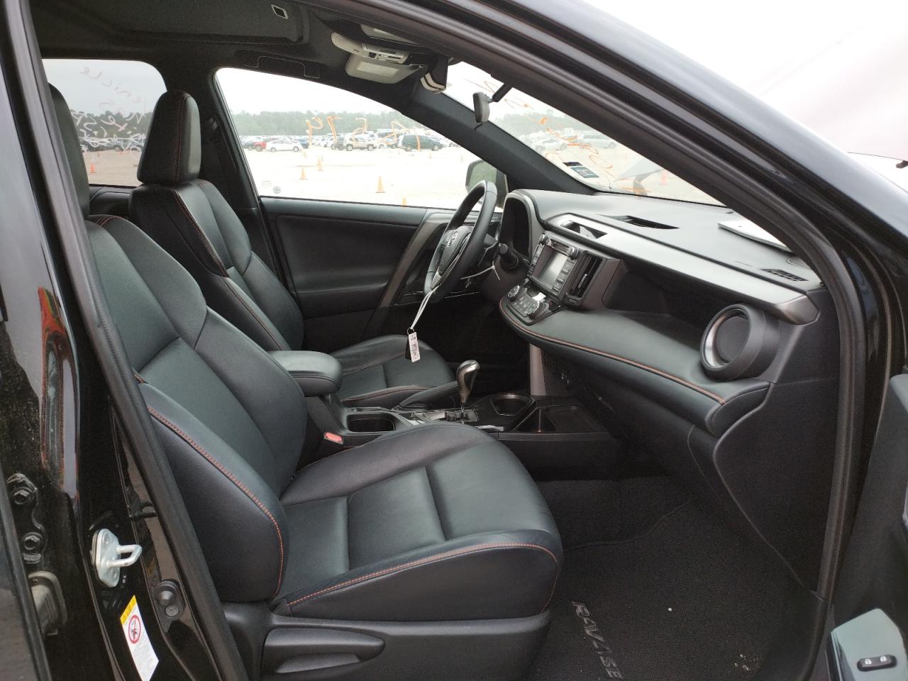 Photo 5 from auction – 2016 TOYOTA RAV4 SE with VIN 2T3NFREV1GW240368