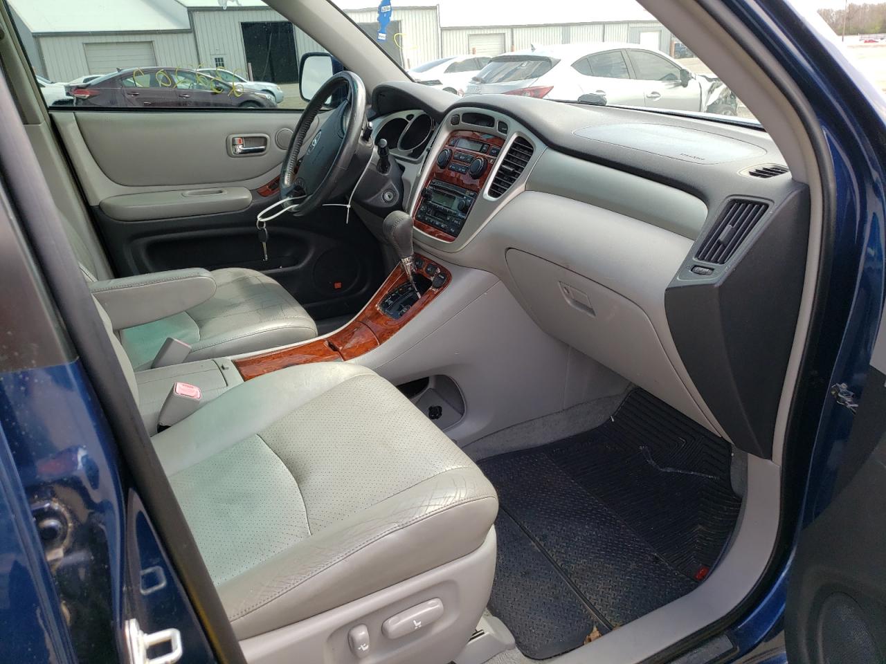 Photo 5 from auction – 2004 TOYOTA HIGHLANDER with VIN JTEEP21A240004251