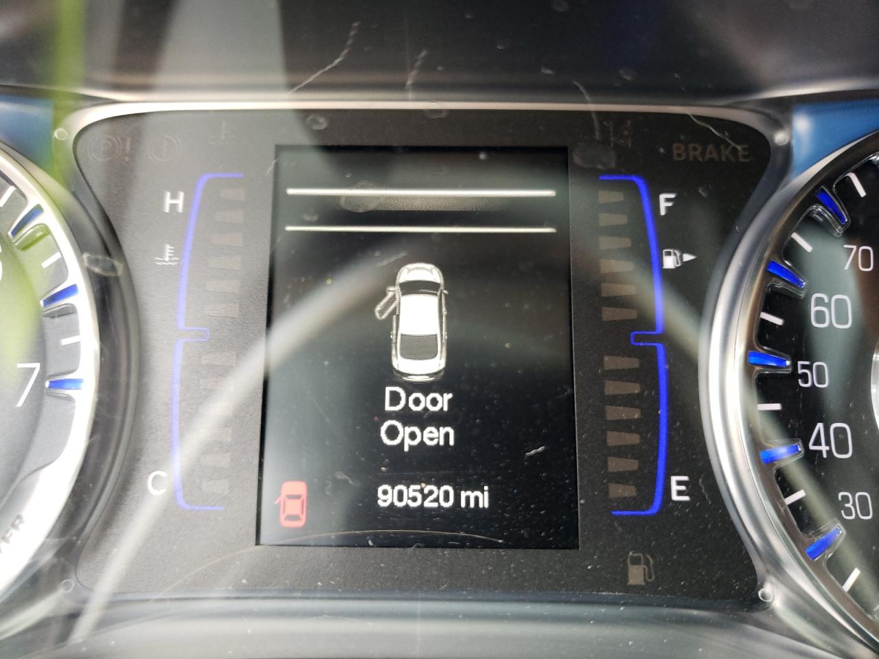 Photo 8 from auction – 2015 CHRYSLER 200 LIMITE with VIN 1C3CCCAB0FN547131