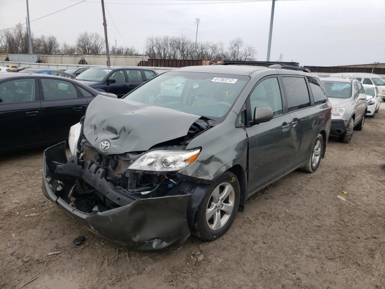 Photo 2 from auction – 2014 TOYOTA SIENNA LE with VIN 5TDKK3DC1ES417964