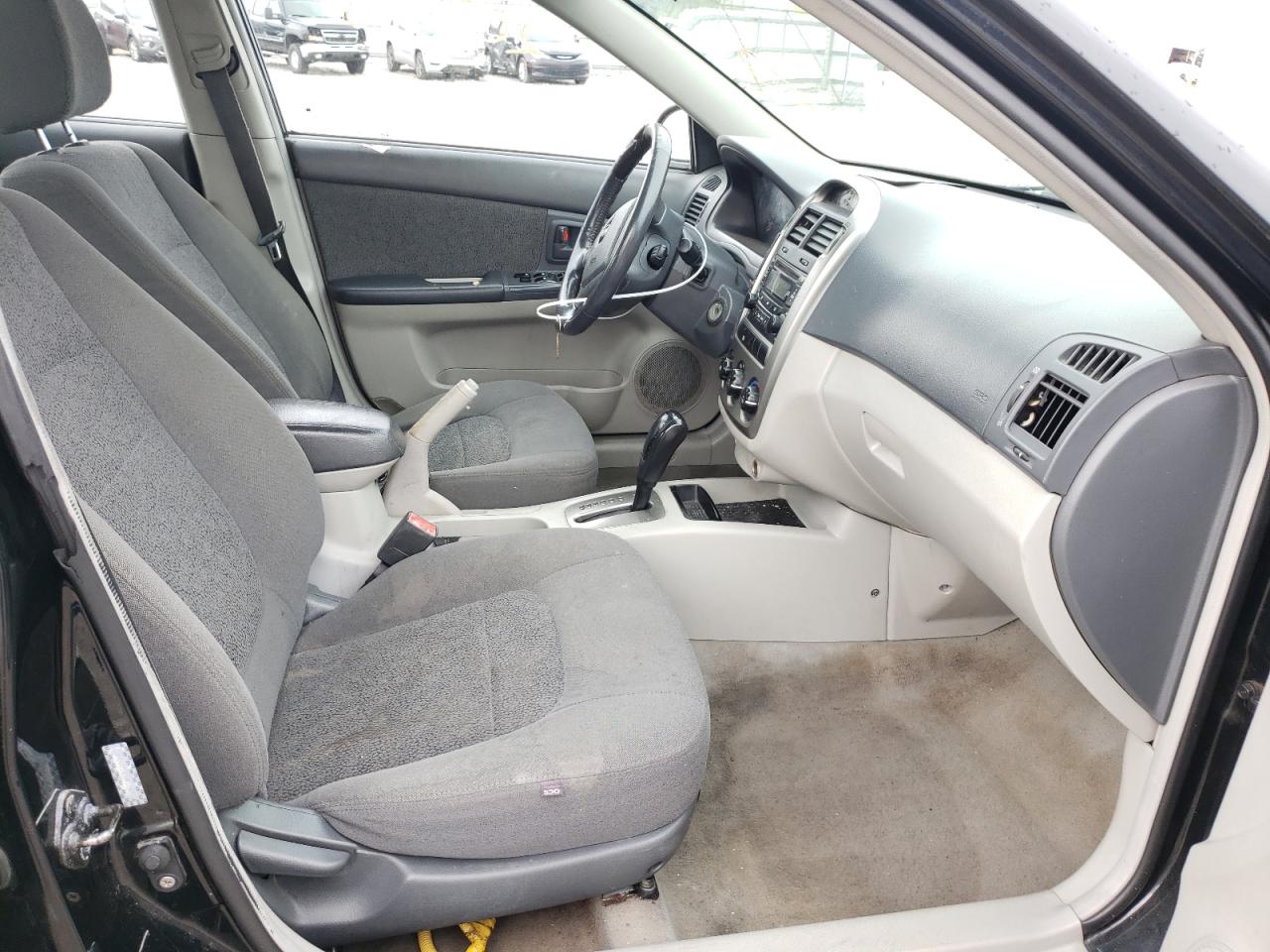 Photo 5 from auction – 2006 KIA SPECTRA5 with VIN KNAFE161065216019