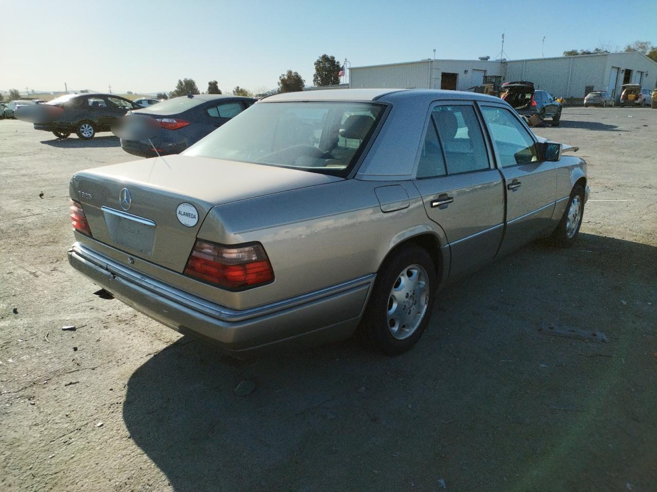 Photo 4 from auction – 1995 MERCEDES-BENZ E 320 BASE with VIN WDBEA32E7SC200807